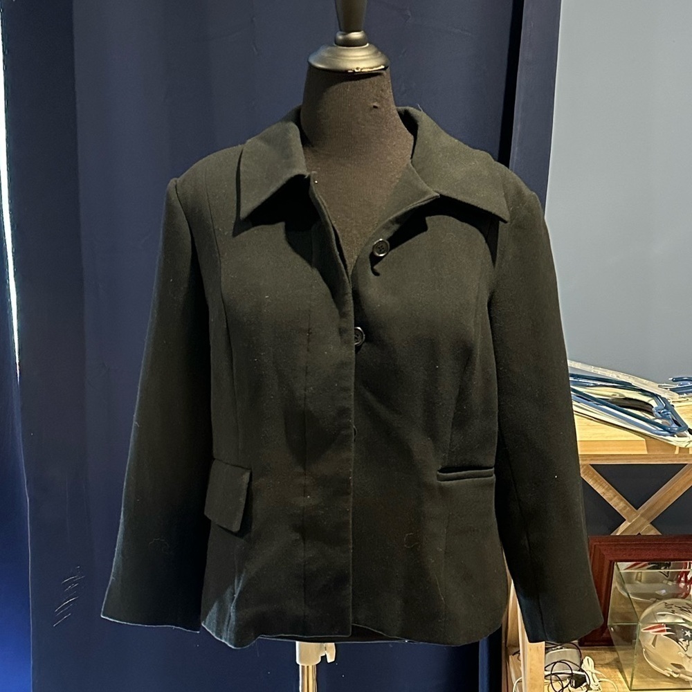 Stretchy black 4-button blazer